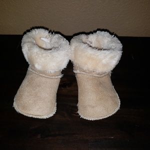 H & M WINTER FAUX FUR BOOT